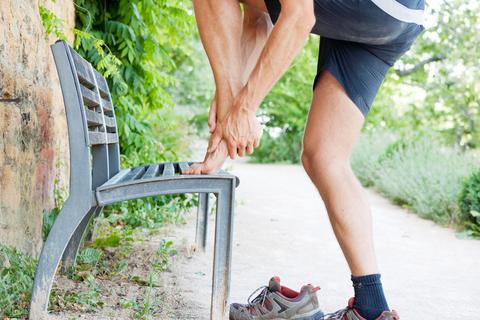 A Snug Shoe-insole Assists Overcoming Heel Pain